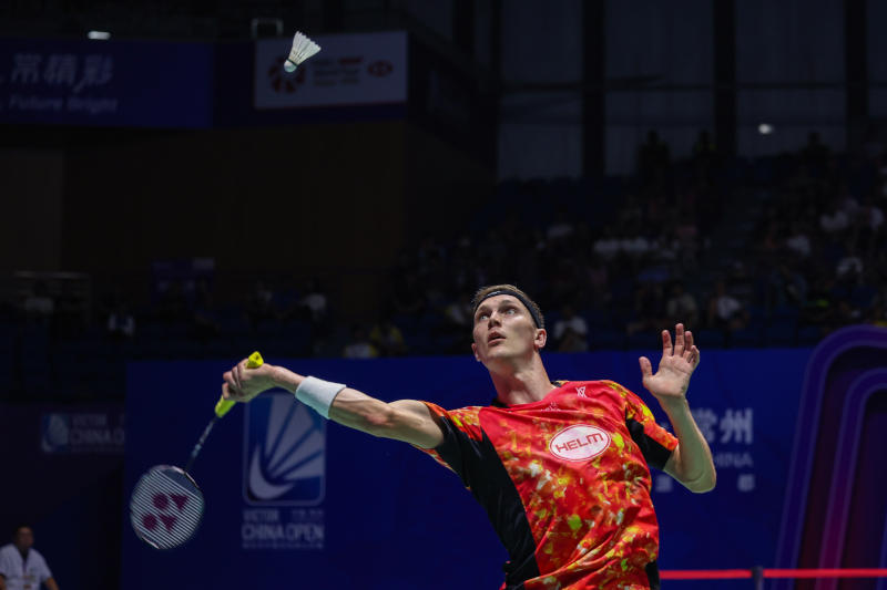 Lift badminton